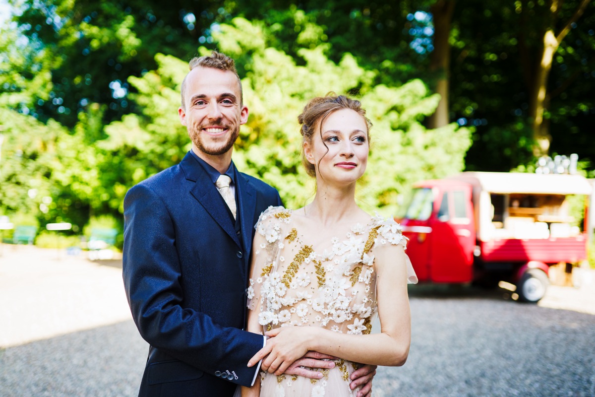 Hochzeitsgäste an der Fotobox Ape