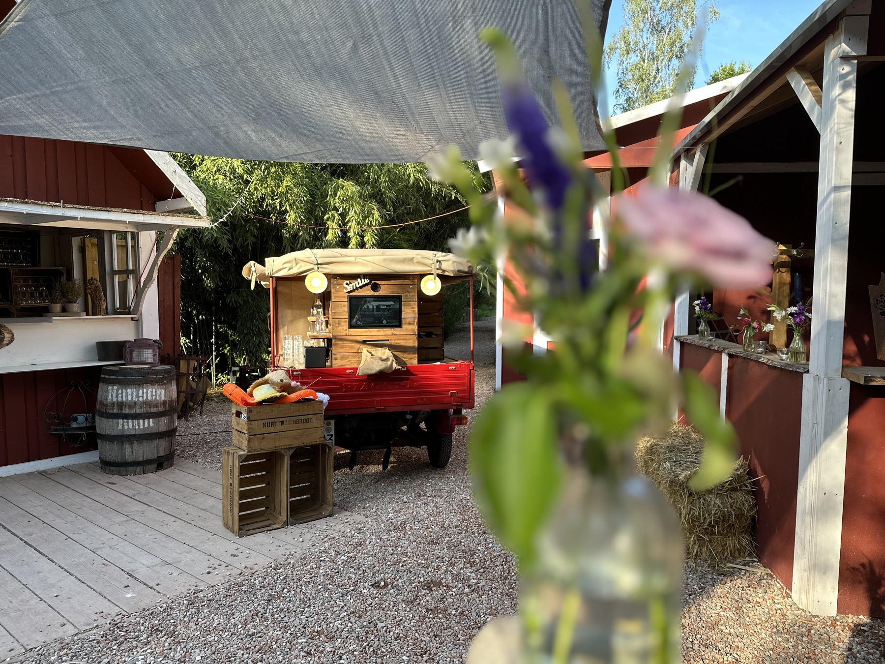 Fotobox Ape Bella – Seitenansicht bei einem Event in Kiel an der Förde